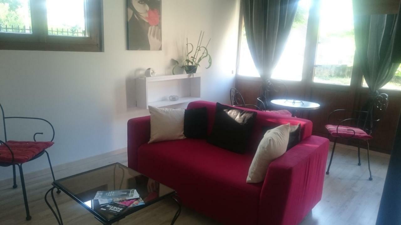 Le Vieux Pressoir Apartment Saint-Germain-les-Arlay Exterior photo